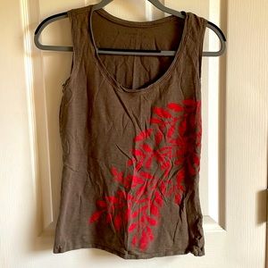Sleeveless shirt